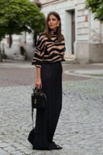 Sweterek SOLENE Beżowa Zebra - obrazek 2