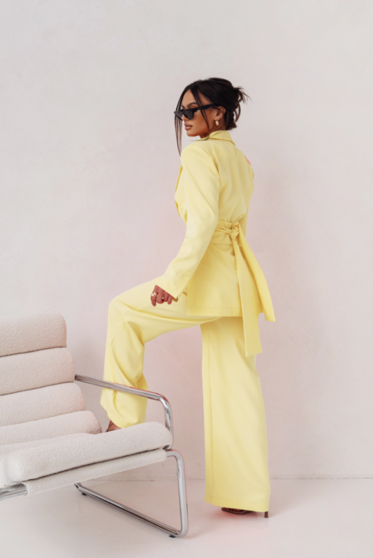 Żółty garnitur damski EMMA – elegancka stylizacja na komunię Aniela Maison